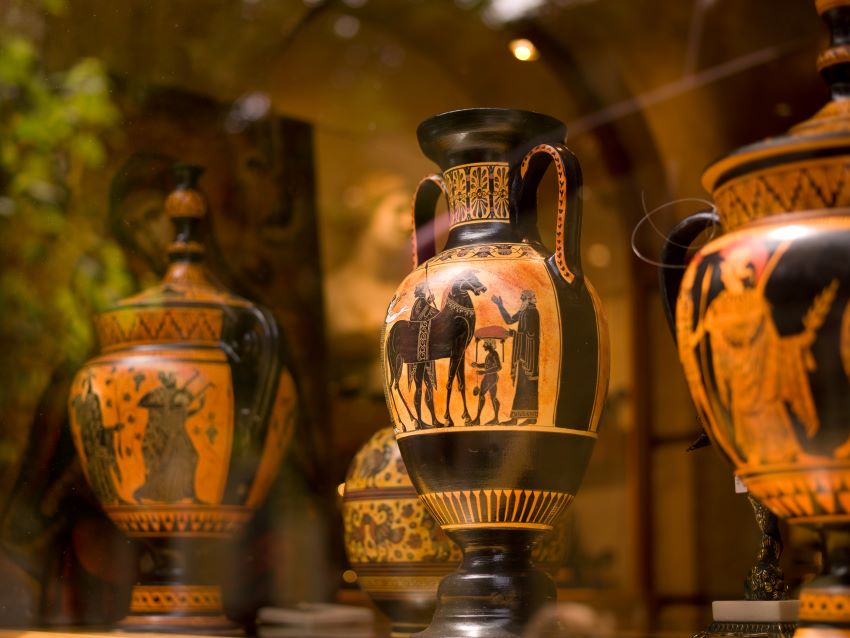 L'Eredità Etrusca nella Ceramica: Un Viaggio nell'Arte e nella Storia
